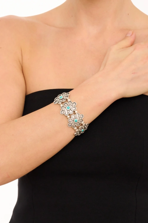 Kiraz Elastic Turquoise Stoned Silver Plated Flower Bracelet