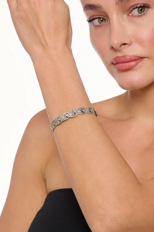 Kiraz Silver Plated Leaf Bracelet