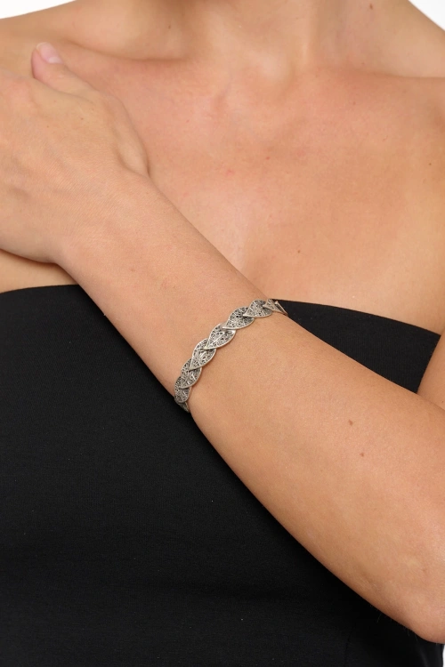 Kiraz Silver Plated Leaf Bracelet