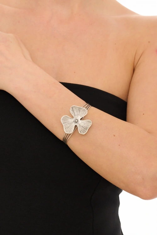 Kiraz Silver Plated Flower Bracelet