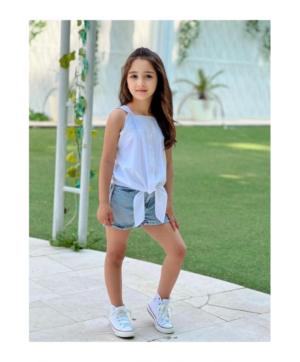 KIZ ÇOCUK TAŞLI KOT ŞORT VE ASKILI BEYAZ BLUZ (BİR BEDEN BÜYÜK TERCİH EDİLEBİLİR)
