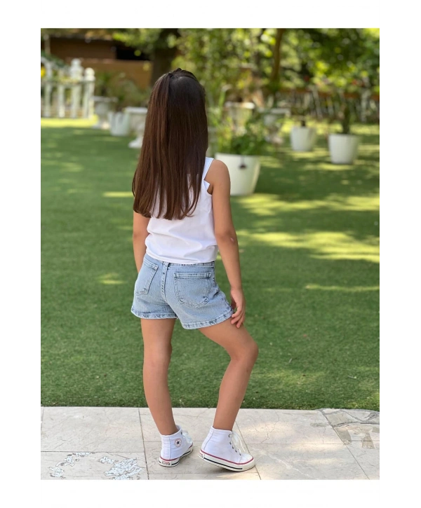 KIZ ÇOCUK TAŞLI KOT ŞORT VE ASKILI BEYAZ BLUZ (BİR BEDEN BÜYÜK TERCİH EDİLEBİLİR)