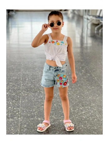 KIZ ÇOCUK ÇİÇEK NAKIŞLI KOT ŞORT (BİR BEDEN BÜYÜK TERCİH EDİNİZ)