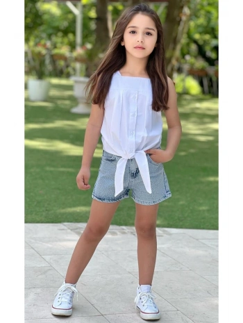 KIZ ÇOCUK TAŞLI KOT ŞORT VE ASKILI BEYAZ BLUZ (BİR BEDEN BÜYÜK TERCİH EDİLEBİLİR)