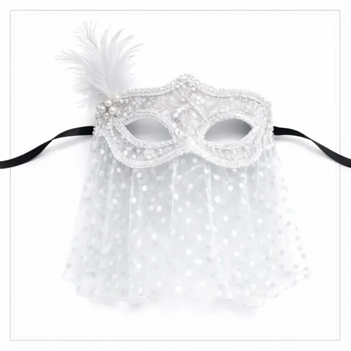 Beyaz Dantel Tüllü Peçeli Parti Maskesi – Tüylü İnci Detaylı