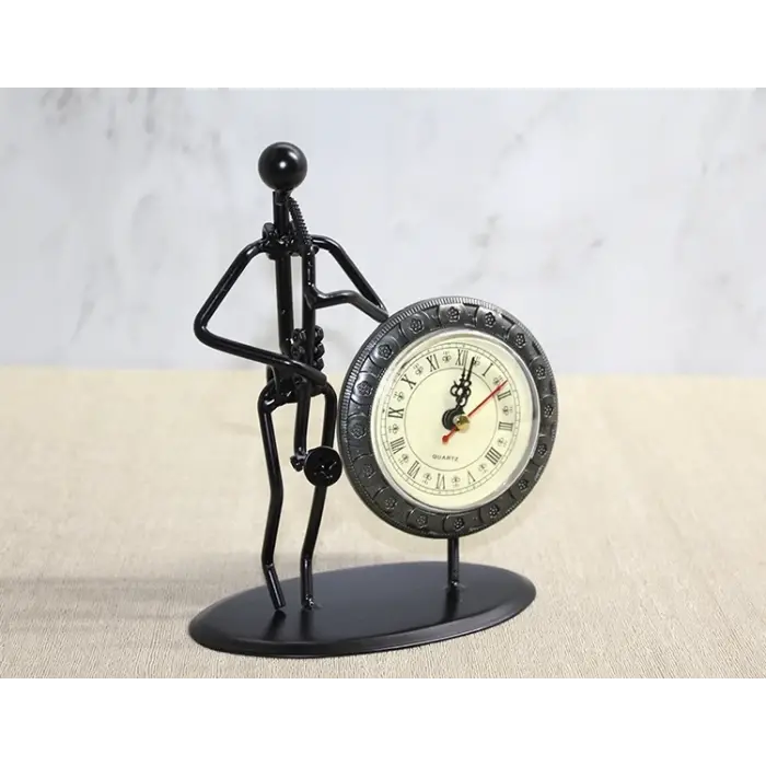 Metal Saatli Saksafon Çalan Müzisyen Alk4335