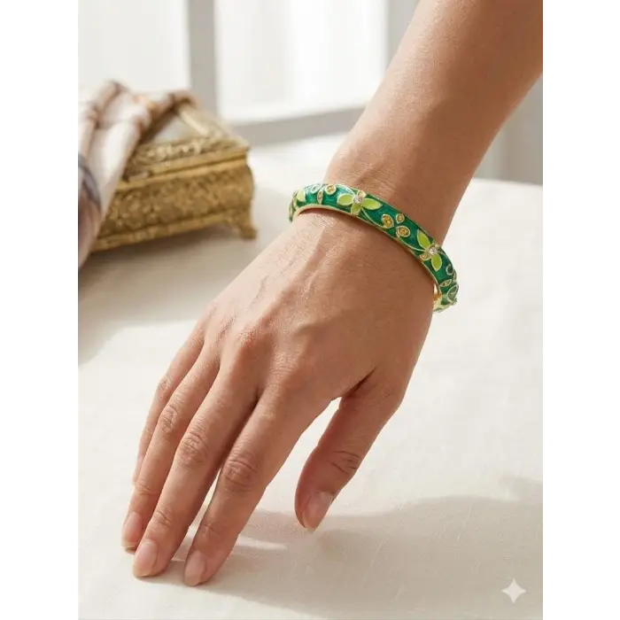 Mystic Emerald Mine İşlemeli Kelepçe Bileklik - Kbl0465
