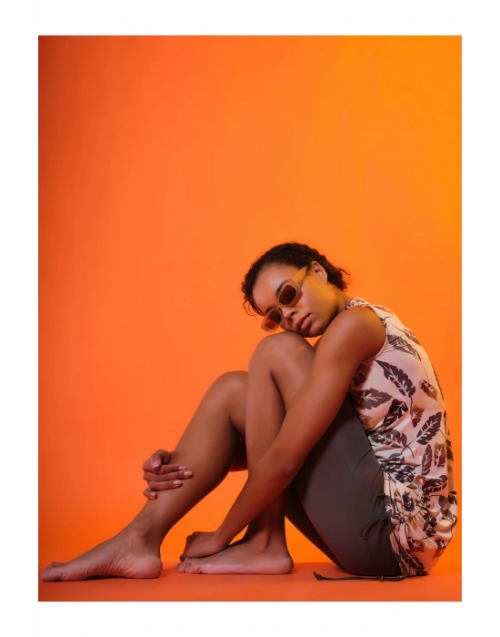 Yandan Büzgü Detaylı Sıfır Kol Yarı Kapalı Mayo