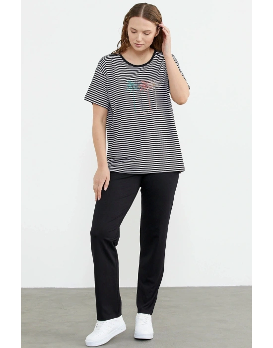 76324 Sıfır Yaka Nakış Detaylı Çizgili Penye Takım