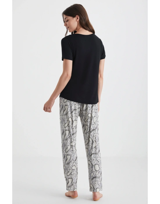 Yumuşak dokulu pijama takımı