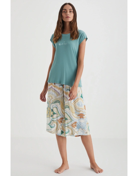 CATHERİNES YUMUŞAK DOKULU KUMAŞ KISA KOLLU KADIN KAPRİ PİJAMA TAKIM