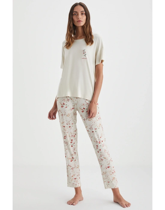 Çiçek desenli pijama takımı