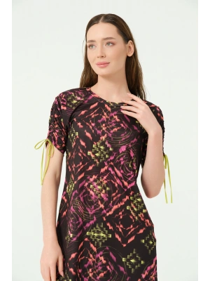 Kolu Toplamalı Yarım Kol Yarı Kapalı Mayo