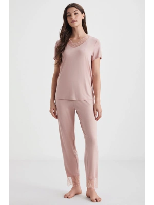 Yumuşak dokulu pijama takımı