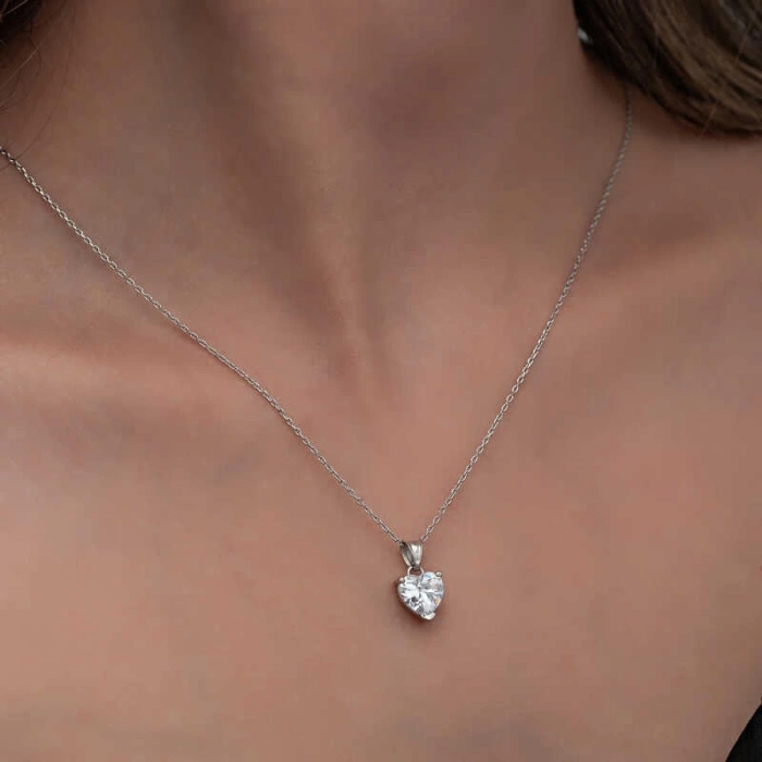 925 Ayar Gümüş Beyaz Taşlı Kalpli Kadın Kolye