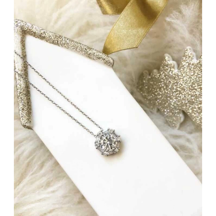 925 Ayar Gümüş Buz Beyazı Baget Taşlı Kolye