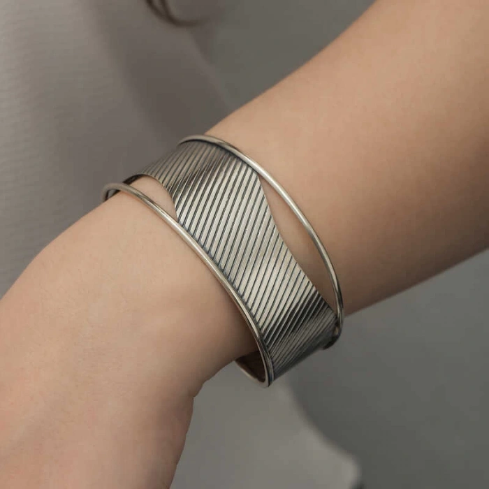 925 Ayar Gümüş Eskitme Desenli Bilezik