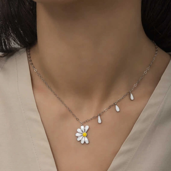 925 Ayar Gümüş Papatya Seviyor Sevmiyor Bayan Gümüş Kolye