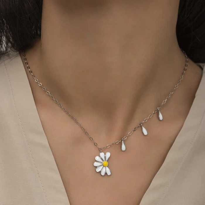 925 Ayar Gümüş Papatya Seviyor Sevmiyor Bayan Gümüş Kolye