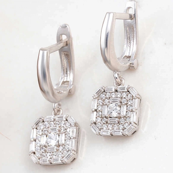 Gümüş Kare Zirkon Taşlı Kadın Küpe