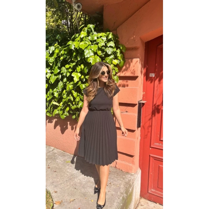 MDB Kadın Kısa Kollu Yakası Açık Belden Lastikli Pileli Kısa Ithal Krep Elbise