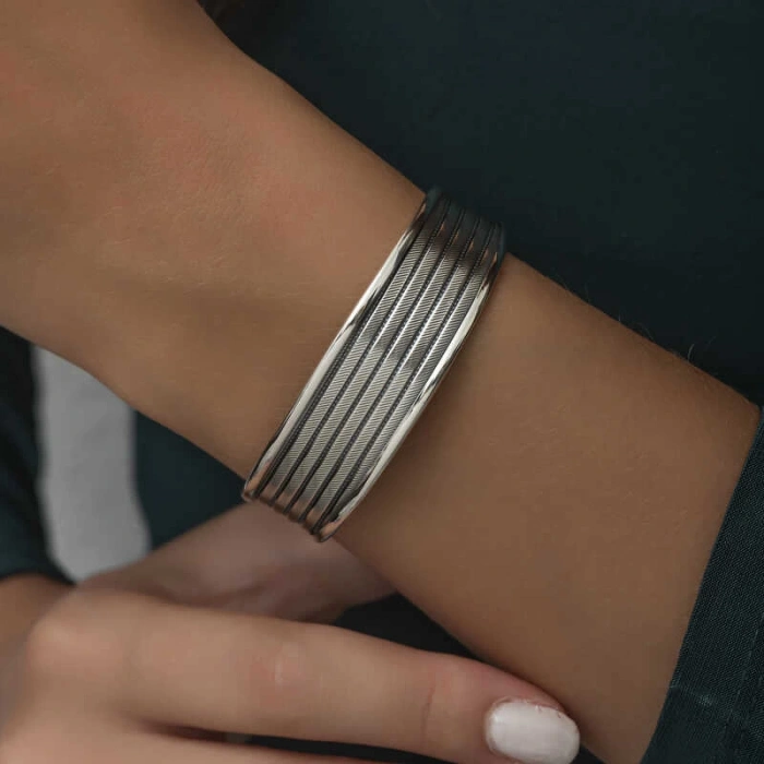 MDB 925 Ayar Gümüş Eskitme Desenli Kadın Bilezik