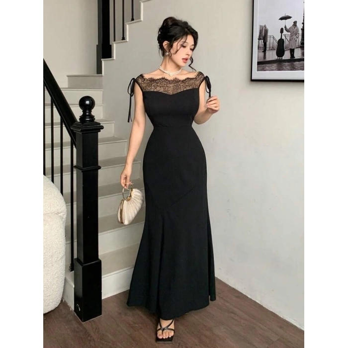 MDB Kadın Göğüs Ve Yakası Dantel Detaylı Kayık Yaka Görünümlü Uzun Ithal Krep Elbise