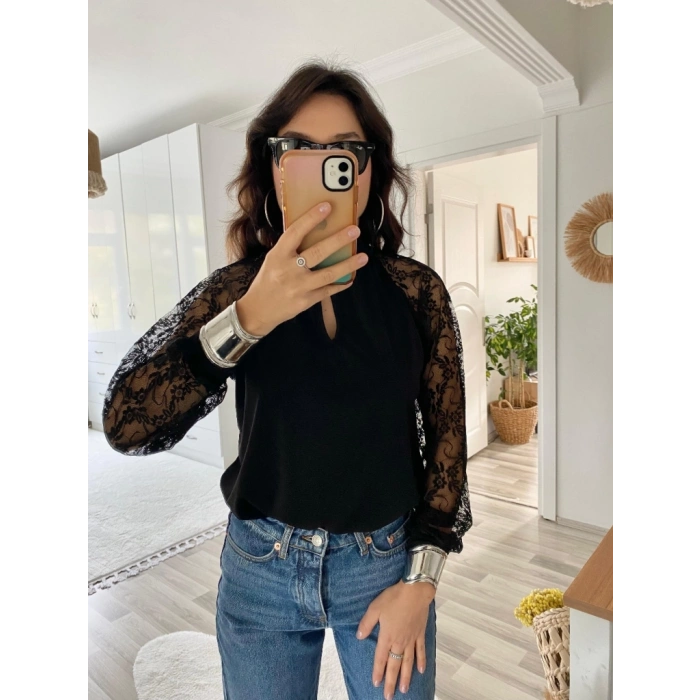 MDB Kadın Uzun Kollu Göğüs Pencere Detay Yaka Boğazlı Kolları Tüllü Sandy Bluz