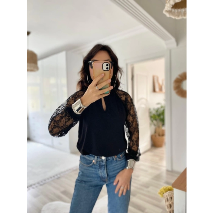 MDB Kadın Uzun Kollu Göğüs Pencere Detay Yaka Boğazlı Kolları Tüllü Sandy Bluz