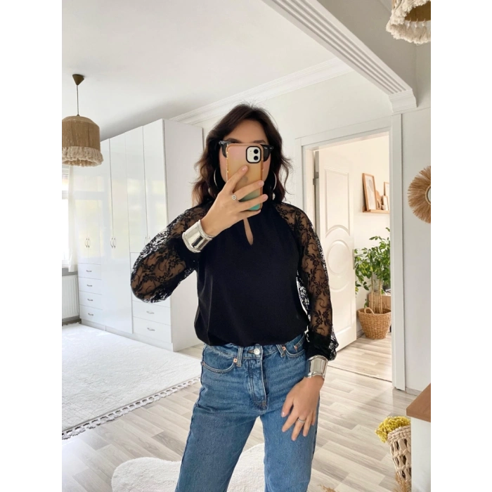 MDB Kadın Uzun Kollu Göğüs Pencere Detay Yaka Boğazlı Kolları Tüllü Sandy Bluz