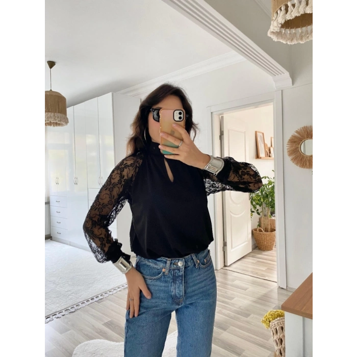 MDB Kadın Uzun Kollu Göğüs Pencere Detay Yaka Boğazlı Kolları Tüllü Sandy Bluz