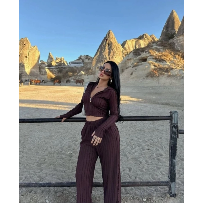 MDB Kadın Uzun Kollu Parmak Geçme Ve Fermuar Detay Kısa Ceket Ve İspanyol Paça Pantolon Ikili Takim