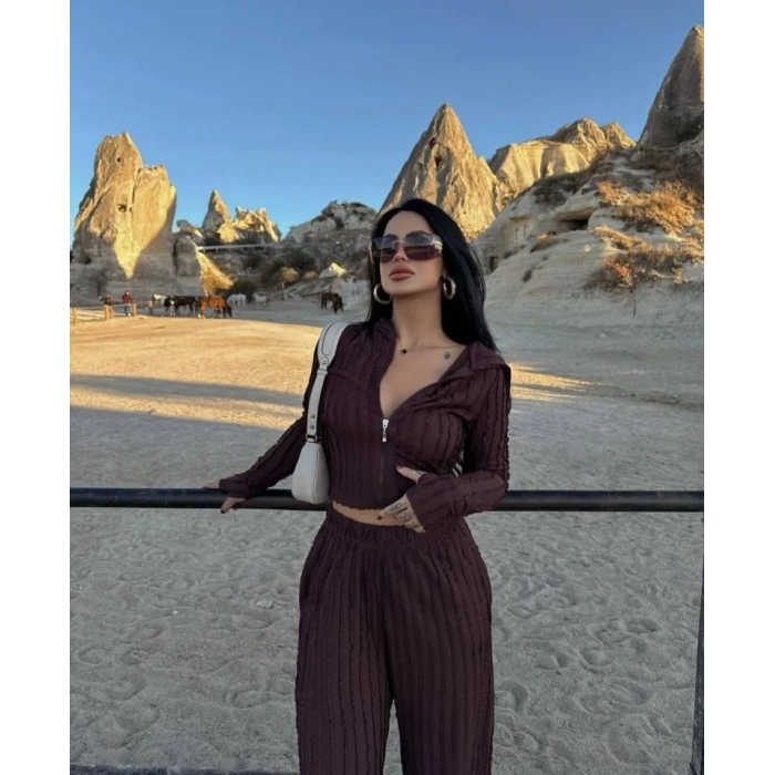 MDB Kadın Uzun Kollu Parmak Geçme Ve Fermuar Detay Kısa Ceket Ve İspanyol Paça Pantolon Ikili Takim