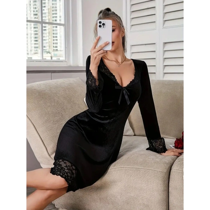 MDB Kadın Uzun Kollu V Dantel Yakalı Mini Kadife Elbise