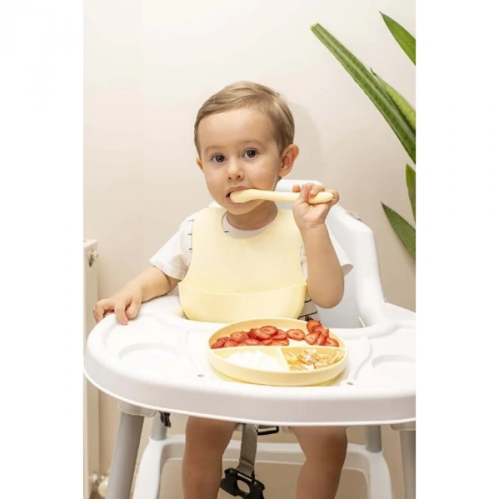 MDB Sarı 3’lü Silikon Yemek Seti – Önlük + Diş Kaşıyıcılı Kaşık + Vakumlu Tabak