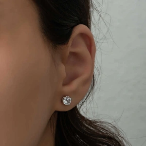 ​Gümüş 6 mm Beyaz Zirkon Tek Taş Kadın Küpe