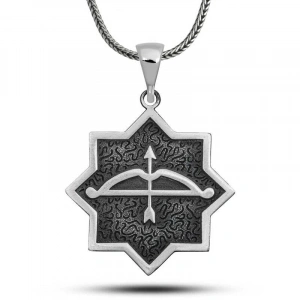 ​Gümüş Ok Yay İşlemeli Sekizgen Tasarım Kolye