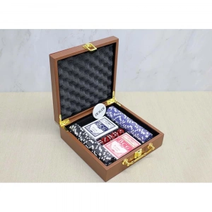 Deri Çantalı 100 Chip Ve 2 Adet İskambil Kağitına Sahip Poker Oyunu