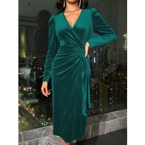 MDB Kadın Uzun Kollu Kruvaze Yakalı Yandan Büzgülü Midi Kadife Elbise