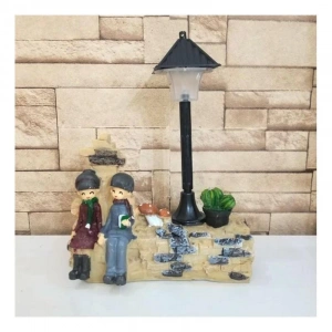 Taş Duvar Üstünde Oturan Sevgili Çift Işıklı Biblo