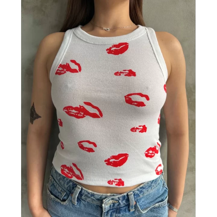 Öpücük baskılı bluz