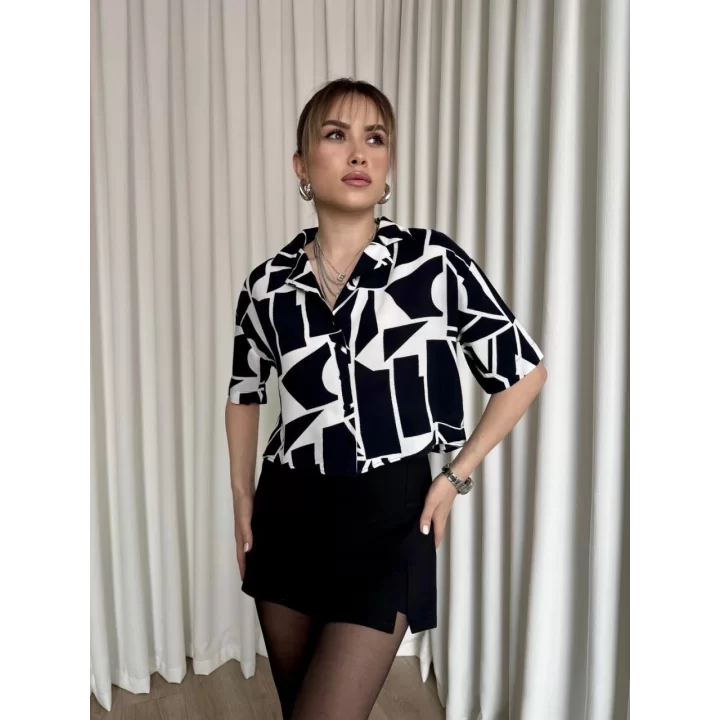 Siyah beyaz baskılı crop gömlek