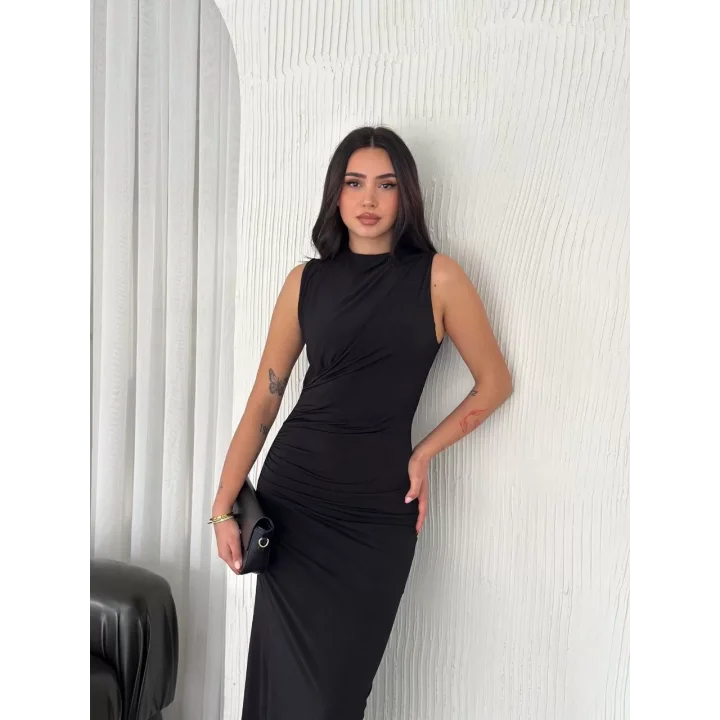 Yandan Buzgulu Kolsuz Yırtmaçlı Uzun Elbise - Siyah