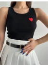 Kalp nakışlı atlet