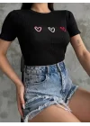 Üçlü kalp nakışlı bluz