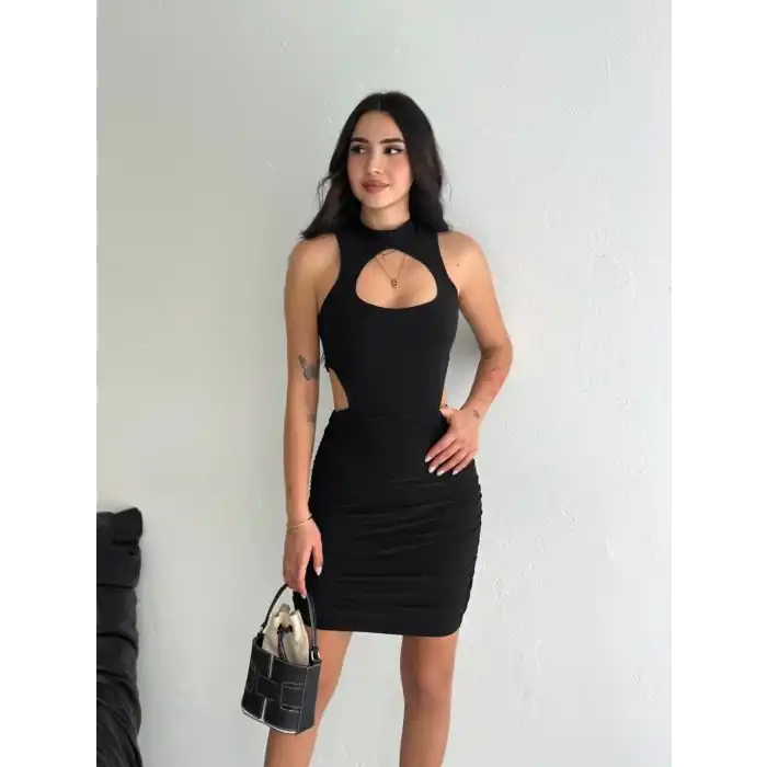 Göğüs ve Yanlar dekolteli Kolsuz Boy Elbise - Siyah