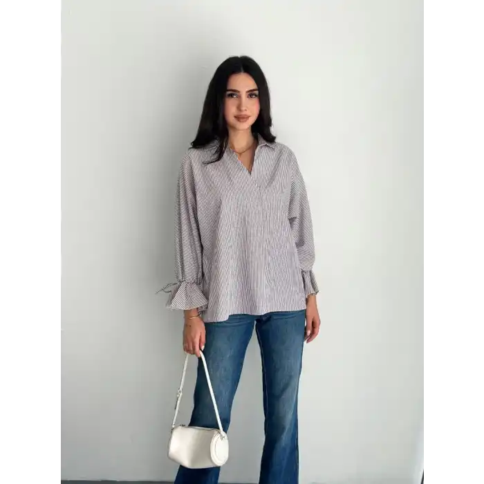 Kadın Arkası Asimetrik Yırtmaç Kesim Detaylı Cizgili Bluz Gömlek - Gri