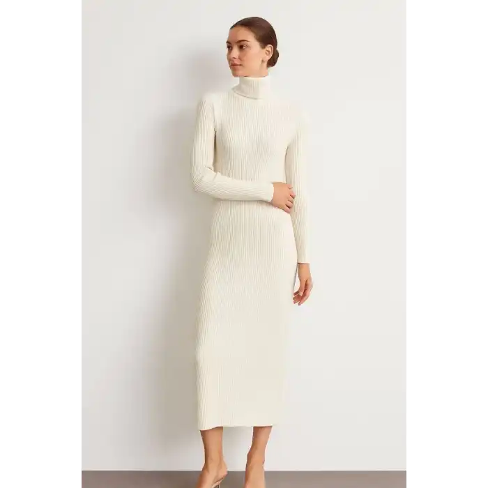 Kadın Boğazlı Triko Elbise – Uzun Fitilli Esnek Dokuma, Tam Kalıp, Kışlık & Baharlık Şık Rahat Stil, 130 cm Midi Boy Elbise - Beyaz