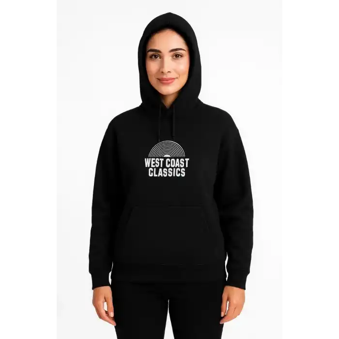 Kadın Kapşonlu Sweatshirt – Oversize Üç İplik Şardonlu Hoodie, “West Coast Classics” Ön & Arka Baskılı, Kanguru Cepli Kışlık Günlük Stil - Siyah