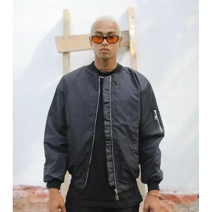 Unisex Siyah Bomber Mont – Su İtici Kumaş, Kapitone Astarlı, Fermuarlı ve Günlük Kullanıma Uygun Ceket- Siyah